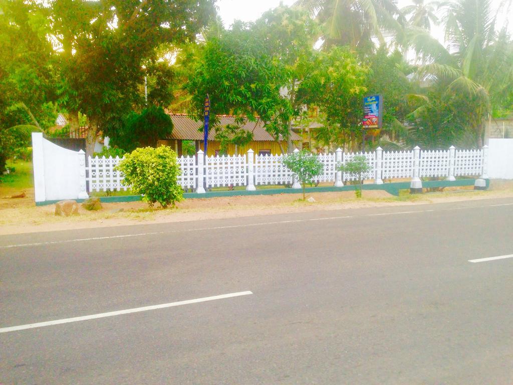 Bayview Seafood Rest Villa Weligama Buitenkant foto